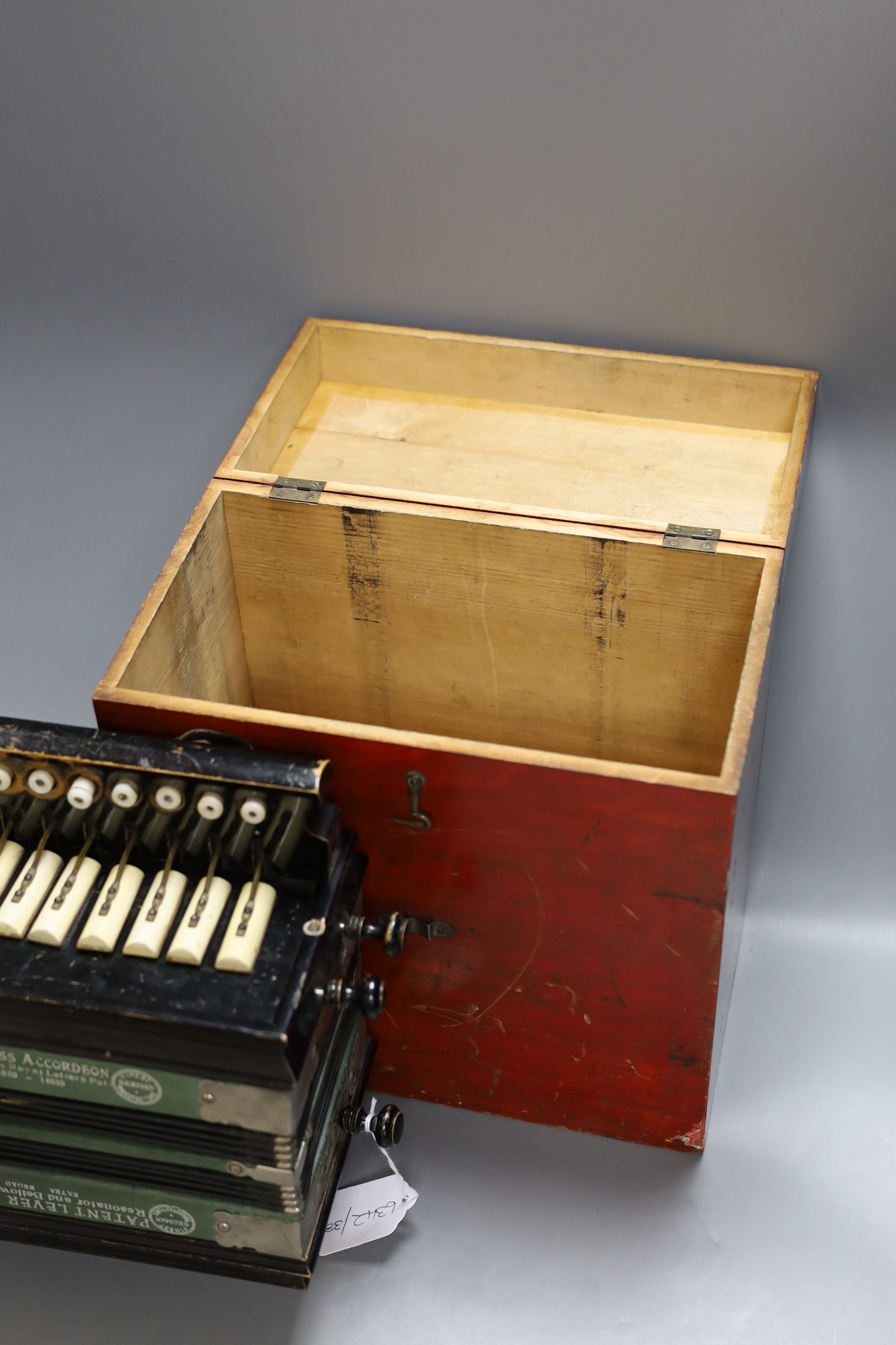 ‘The Peerless Accordeon’, boxed German accordion